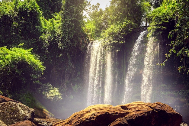 La cascada Phnom Kulen Siem Reap, Camboya