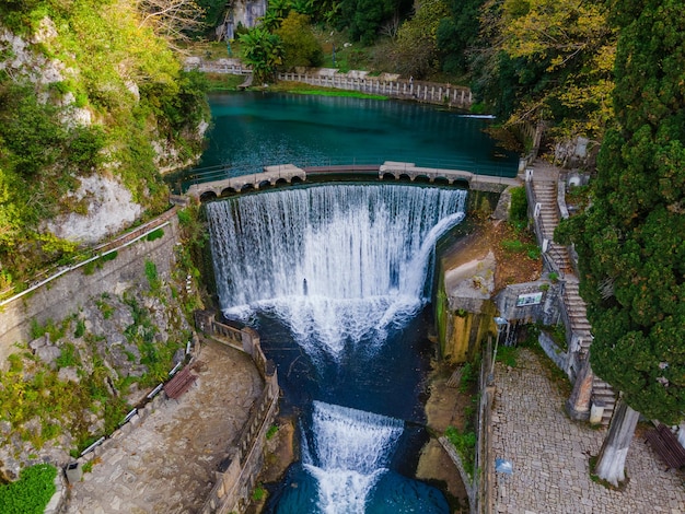 Cascada de presa en New Athos Abkhazia