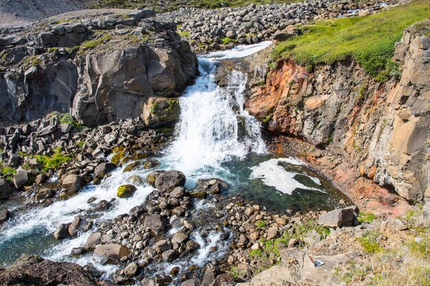 Cascada de Rjukandafoss en Jokuldalur en el noreste de Islandia