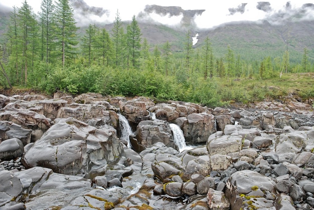 Cascada en las rocas