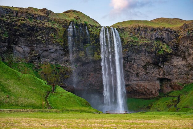 Cascada de Selyalandfoss en Islandia