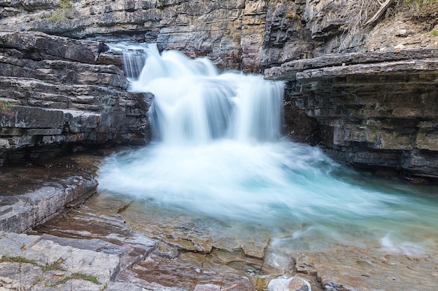 Cascada superior en el Cañón Johnston en Banff, Canadá