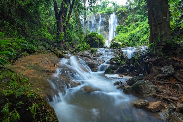 Cascada de Tad Sadao, Kanchanaburi Tailandia