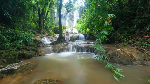 Cascada de Tad Sadao, Kanchanaburi Tailandia