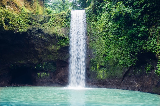 La cascada de Tibumana en Bali, Indonesia