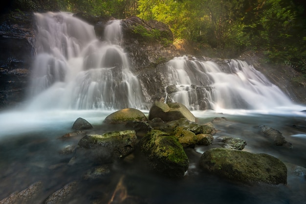 Cascada Ton Nga Chang Una cascada que es una atracción turística en el sur de Tailandia