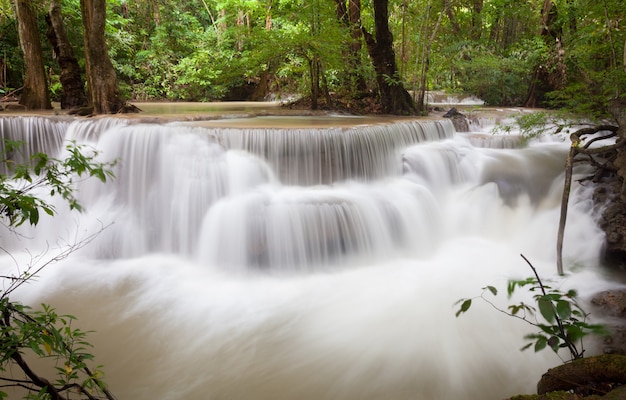 Cascada tropical tailandia