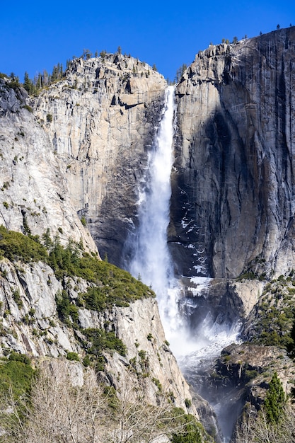 Cascada de Yosemite en el Parque Nacional Yosemite en California, EE.