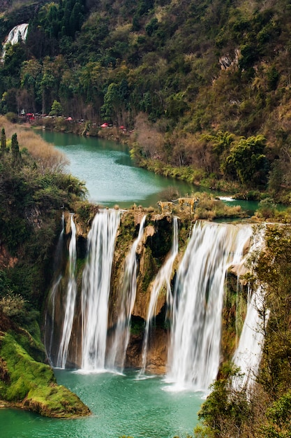 Cascadas de Jiulong, el paisaje de cascadas más grande de China ubicado en el río Jiulong.