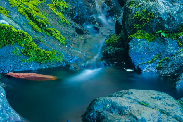 Cascadas en las montañas del distrito de Paro Aceh Besar Aceh Indonesia