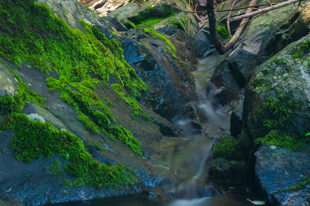 Cascadas en las montañas del distrito de Paro Aceh Besar Aceh Indonesia