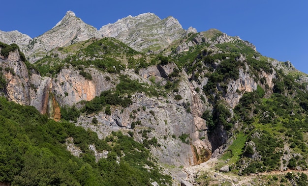 Cascadas en la región montañosa Tzoumerka Grecia montañas Pindos