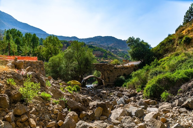 Foto cascadas del río baaqline, montaña líbano