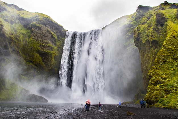 Cascadas de Skogafoss en Islandia