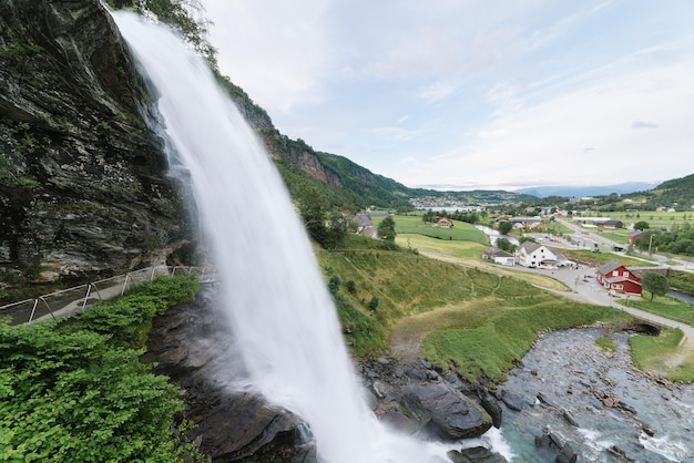 Cascadas de Steinsdalsfossen en Noruega