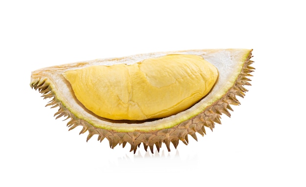 Cáscaras de Durian aislado sobre fondo blanco.