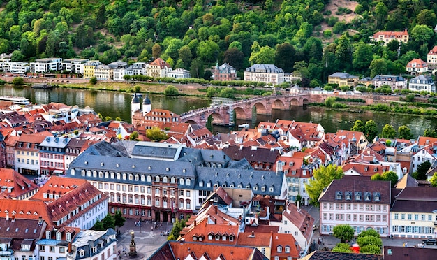 Casco antiguo de heidelberg con el puente viejo en badenwuerttemberg alemania