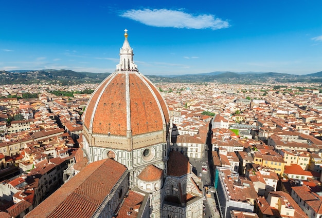 Casco antiguo con la iglesia catedral de Santa Maria del Fiore, Florencia, Italia.