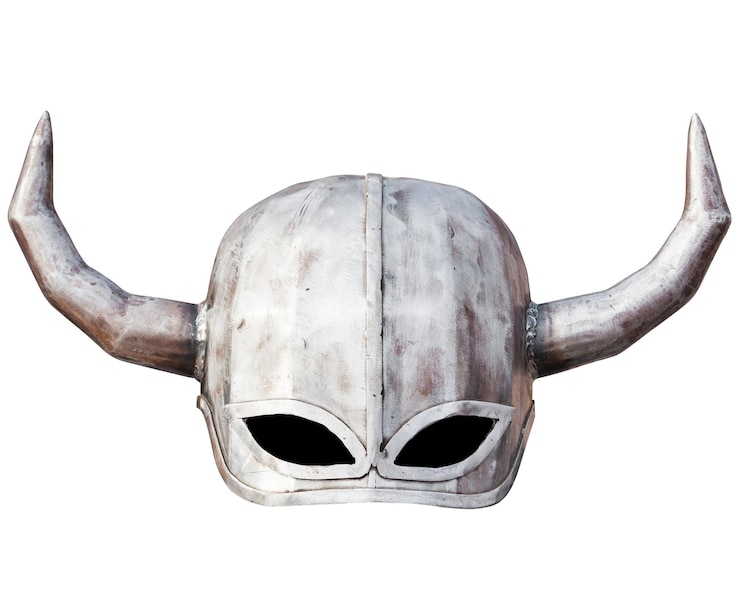 Foto casco de caballero medieval aislado en blanco