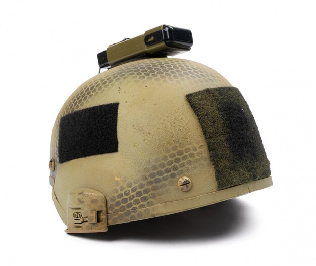 Casco militar de camuflaje aislado