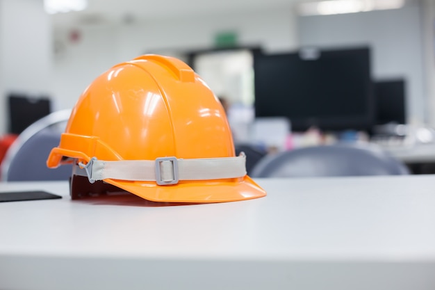 Casco de seguridad utilizado en la industria.