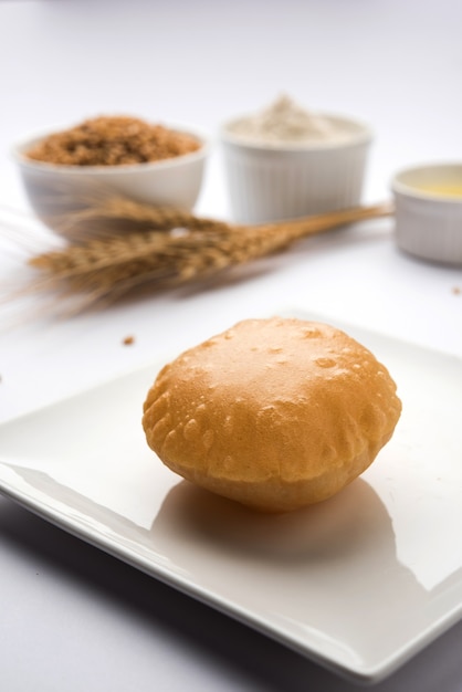 Caseiro Fried Puri ou Poori ou Pão Indiano, foco seletivo