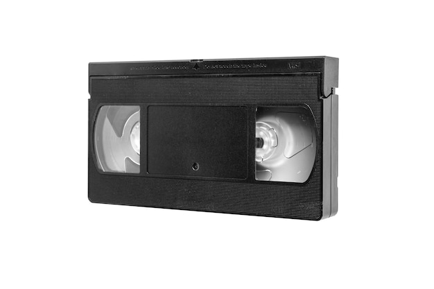 Casete de cinta de vídeo VHS aislado sobre fondo blanco.