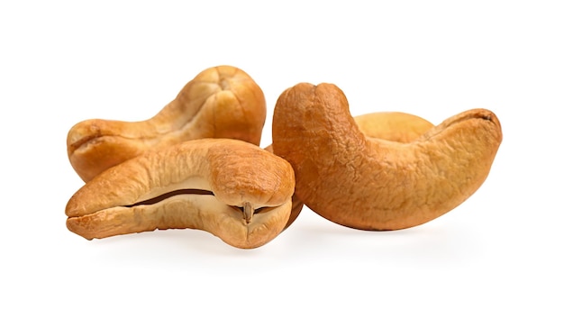 Cashewnüsse isoliert auf weißem Hintergrund