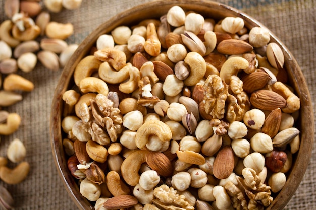 Cashewnüsse pistazien mandeln walnüsse haselnüsse gemischte nüsse