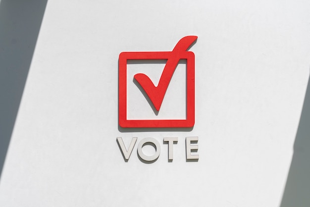 La casilla de verificación abstracta voto signo icono creativo marco y letras concepto de democracia