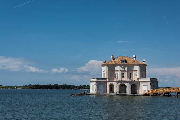 Casina Vanvitelliana Luxuriöse italienische Villa im Barockstil Haus am Wasser