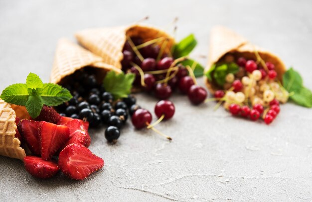 Casquinhas de sorvete com frutas