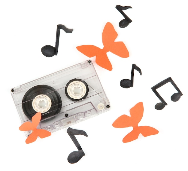 Cassette antiguo aislado en blanco