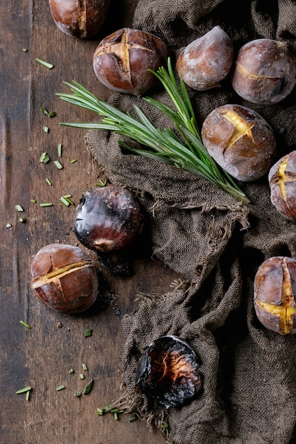 Castanhas assadas nas cinzas