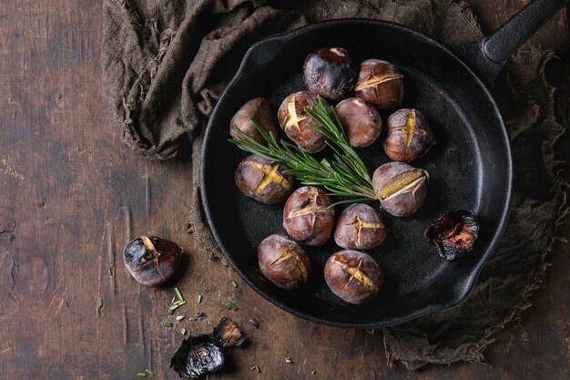 Castanhas assadas nas cinzas