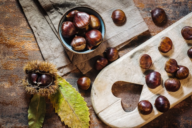 Castanhas cruas frescas