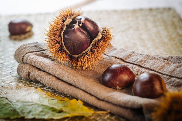 Foto castanhas cruas frescas