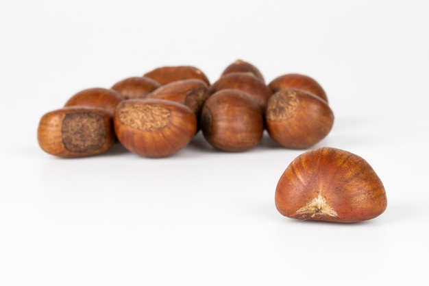 Castanhas Outono comida em branco