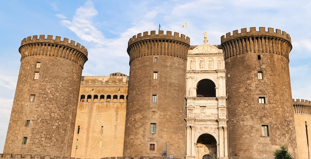 Castel Nuovo en Nápoles Italia