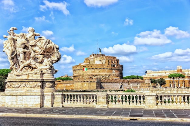 Castel Sant'Angelo da ponte chamada Ponte Vittorio Emanuele II, Roma, Itália.