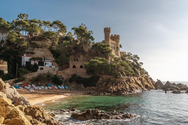 Castell d'en Plaja ao amanhecer sem pessoas