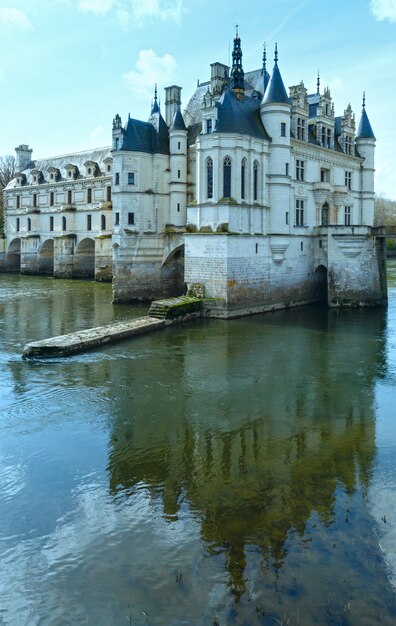 Foto castelo chenonceau às margens do rio cher frança.