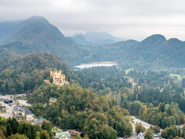 Castelo de Hohenschwangau com lago Alpsee