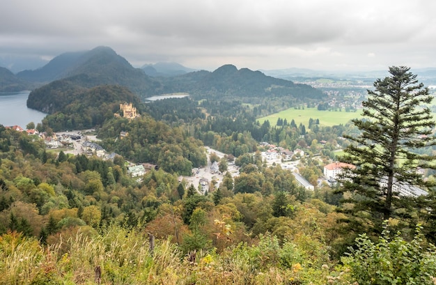 Castelo de Hohenschwangau com lago Alpsee