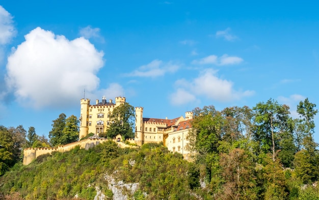 Castelo de Hohenschwangau na colina