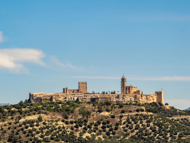 Castelo de La Mota e a Igreja da Abadia Principal de Alcala la Real Jaen Andaluzia Espanha