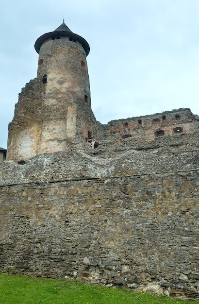 Foto castelo de lubovna (slovensko). construído em 1280y duque polonês boleslaw.