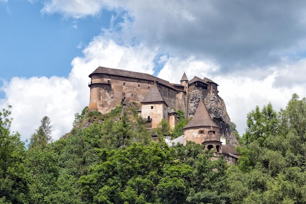 Castelo de Orava no verão, Eslováquia, Europa