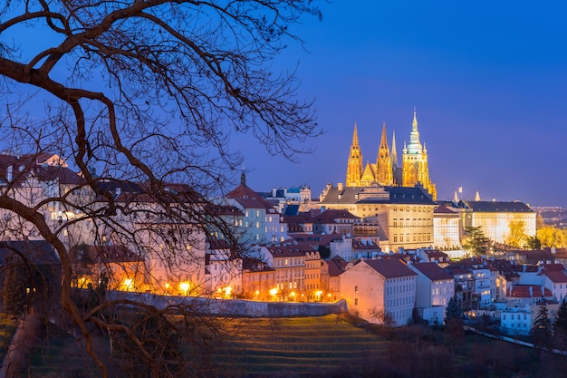 Castelo de Praga de ouro à noite, República Checa