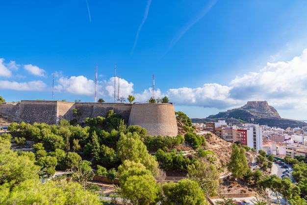 Foto castelo de san fernando na cidade de alicante, espanha